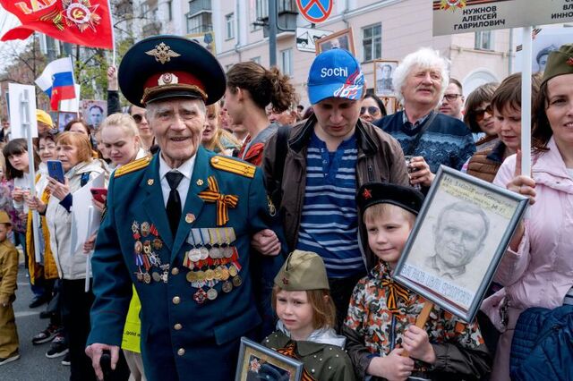 Полпред, губернатор и мэр поздравили жителей Челябинска с Днем Победы - Вечерний Челябинск, 09.05.2025