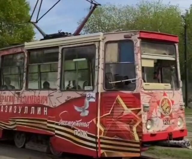 К юбилею Победы на улицы Челябинска вышел экскурсионный трамвай - Вечерний Челябинск, 10.05.2025