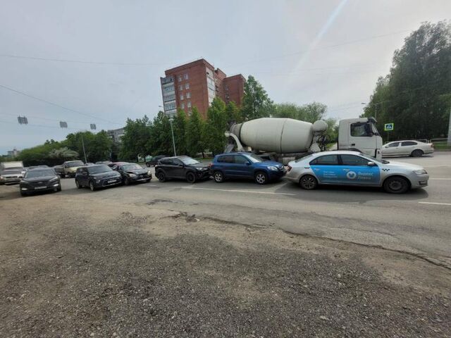 В Челябинске устроившему массовое ДТП водителю стало плохо за рулем - Вечерний Челябинск, 17.05.2025