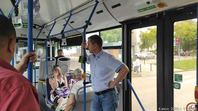 В салонах автобусов Челябинска обнаружили грязные тряпки и ведра - Вечерний Челябинск, 05.07.2025