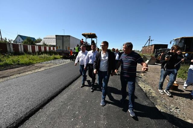 В поселке Челябинска по поручению Текслера заасфальтируют все дороги - Вечерний Челябинск, 20.07.2025