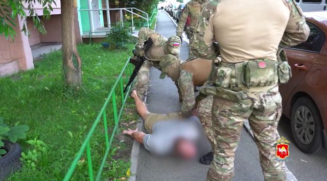 ФСБ и полиция задержали челябинца за экстремистские комментарии в соцсетях - Вечерний Челябинск, 17.09.2025