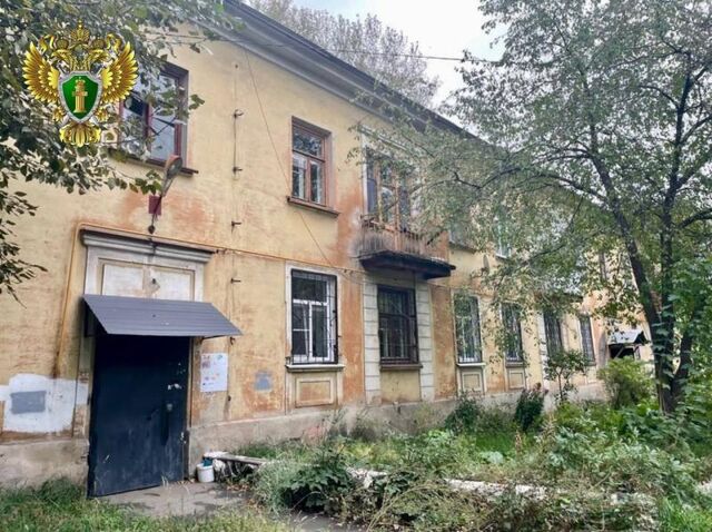 Директора челябинской управляйки оштрафовали за текущие крыши и грязь во дворах - Вечерний Челябинск, 17.09.2025