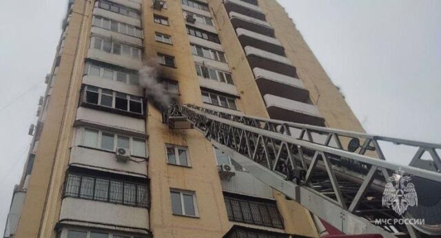 В Челябинске пожарные спасли из горящей квартиры двух человек - Вечерний Челябинск, 08.11.2025