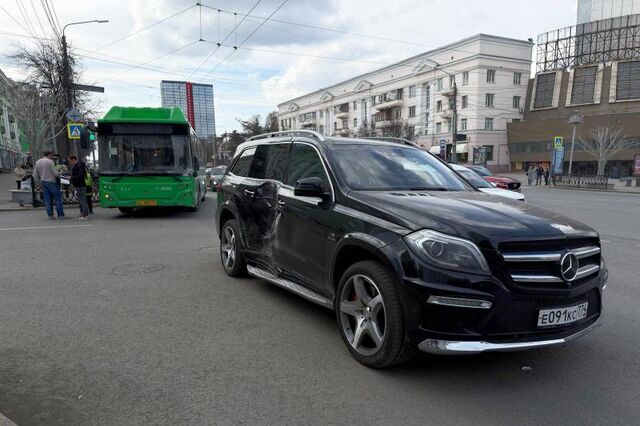Двух пассажирок увезли в больницу после ДТП с автобусом в центре Челябинска - Вечерний Челябинск, 04.04.2026