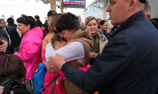 Челябинск дружно встретил пассажиров перевернувшегося под Ульяновском поезда - Вечерний Челябинск, 04.04.2026