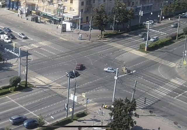 Легковушка опрокинулась после ДТП в центре Челябинска - Вечерний Челябинск, 27.07.2026