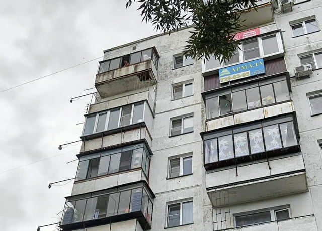 Пожарные спасли ребенка с балкона 9 этажа в Челябинске - Вечерний Челябинск, 20.08.2026