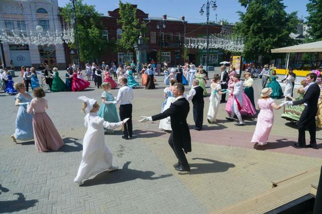 Приподнятый край платья в танце осуждали в Челябинске начала XX века - Вечерний Челябинск, 19.10.2026