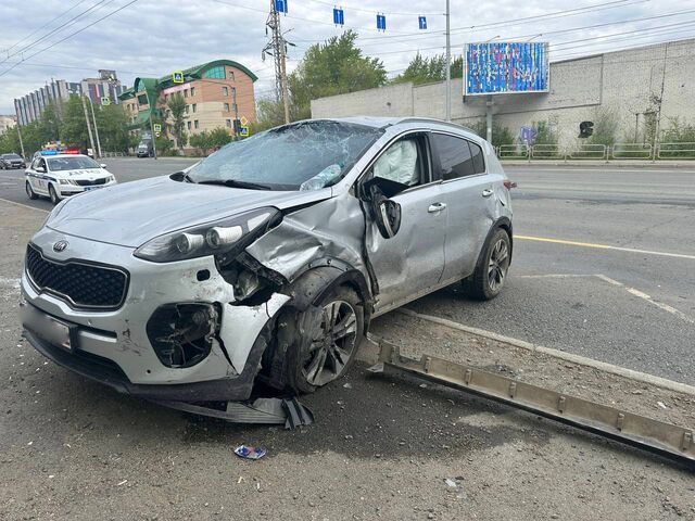 В Челябинске Kia Sportage врезалась в киоск после ДТП - Телекомпания ОТВ. Челябинское областное телевидение, 08.05.2025