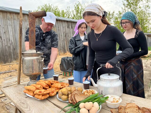 В Челябинской области под открытым небом прошел спектакль о войне - Телекомпания ОТВ. Челябинское областное телевидение, 08.05.2025