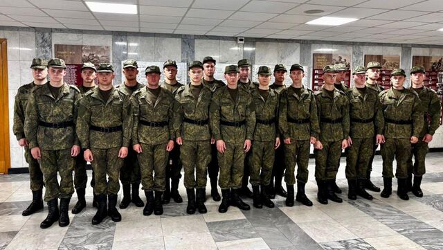 Лучших срочников из Челябинска отправили на службу в войсковую часть Кремля - Телекомпания ОТВ. Челябинское областное телевидение, 05.07.2025