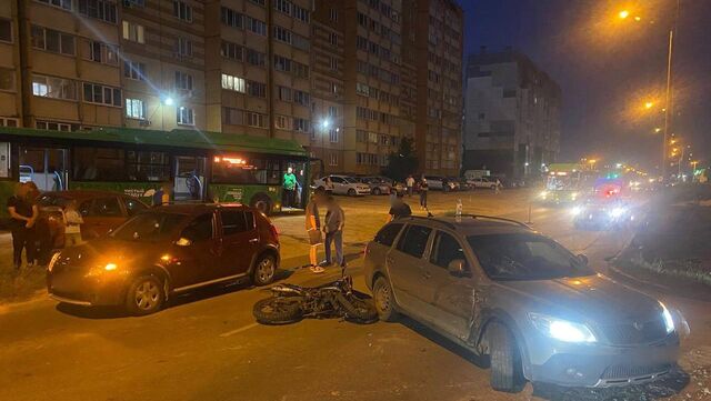 В Челябинске 16-летний водитель питбайка пострадал в ДТП с двумя авто - Телекомпания ОТВ. Челябинское областное телевидение, 13.07.2025