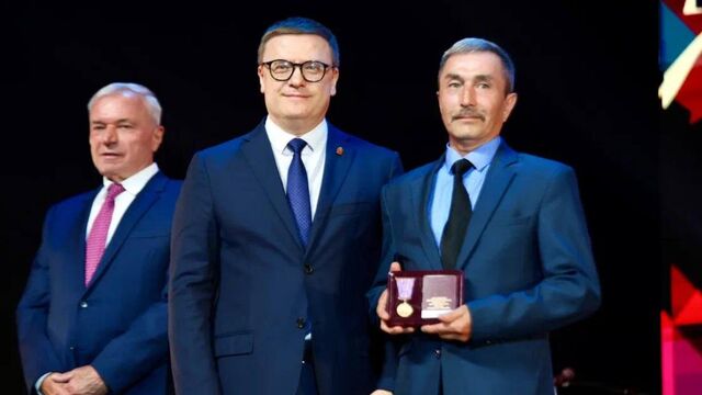 Алексей Текслер вручил металлургам Магнитки государственные и региональные награды - Телекомпания ОТВ. Челябинское областное телевидение, 18.07.2025