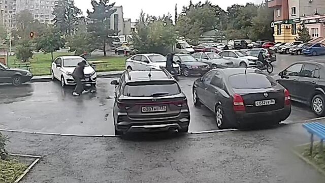 На северо-западе Челябинска мотоциклист сбил ребенка и скрылся - Телекомпания ОТВ. Челябинское областное телевидение, 31.08.2025