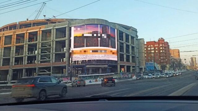 Жители Челябинска слепнут от рекламного биллборда в центре города - Телекомпания ОТВ. Челябинское областное телевидение, 13.03.2026