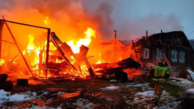 В Златоусте полицейский спас пожилую женщину на пожаре - Телекомпания ОТВ. Челябинское областное телевидение, 07.10.2026
