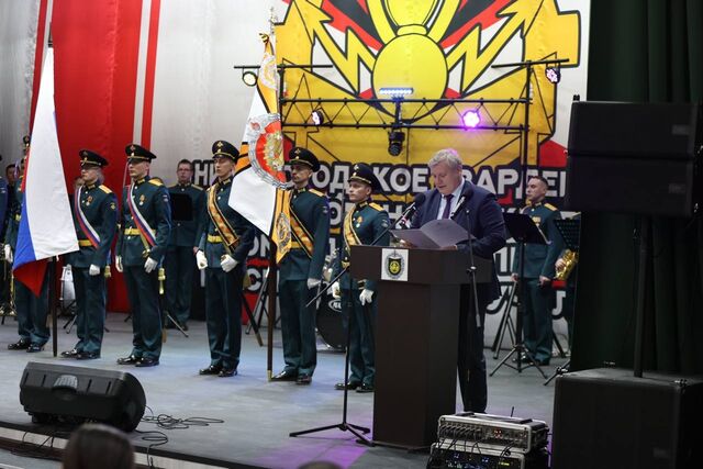 Нижегородские коммунисты поздравили командование прославленного военно-инженерного училища. Нижегородские коммунисты поздравили командование прославленного военно-инженерного училища. - Нижний сейчас, 24.02.2026