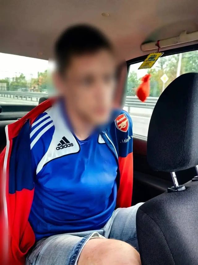 В Аксае мужчина выхватил у женщины 50 тысяч рублей у банкомата - Privet-Rostov.ru, 27.09.2026