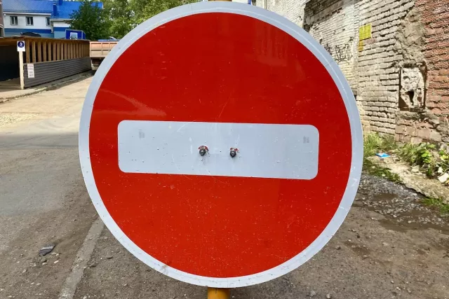 В Уфе ищут владельца шлагбаума, из-за которого люди не могут попасть в свой двор - Новости Уфы и Республики Башкортостан - UfaTime.ru, 10.06.2026