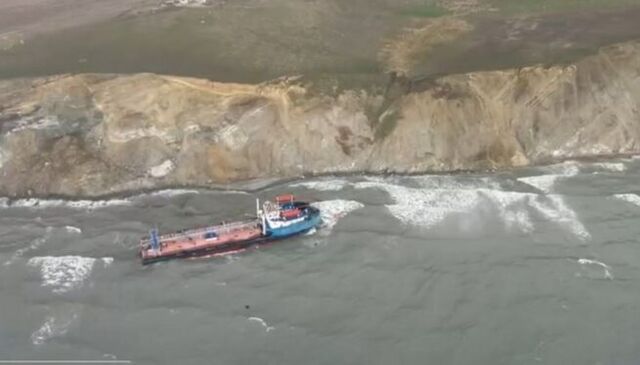 Водолазы исследуют затонувшие танкера с мазутом в Черном море на глубине 20 метров - Yug-24.ru - Главные новости Краснодара и Краснодарского края, 08.01.2025