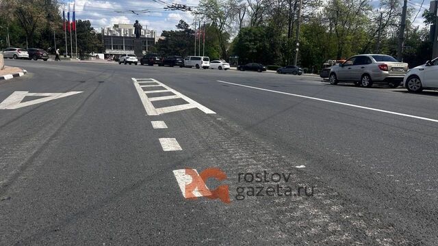 Танки разбили свежий асфальт во время репетиций в Ростове-на-Дону - RostovGazeta, 05.05.2025