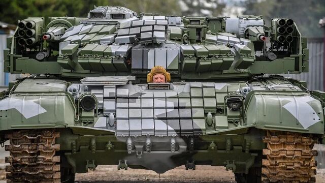 Итоги дня: танки оставляют Ростов без дорог, а в полицию не могут найти сотрудников Итоги дня: танки оставляют Ростов без дорог, а в полицию не могут найти сотрудников - RostovGazeta, 05.05.2025