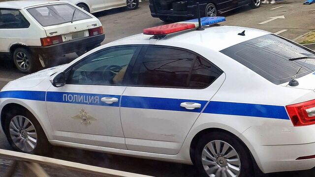 В Сочи пьяный отдыхающий побил стёкла в машинах на парковке - kubanpress.ru, 07.05.2025