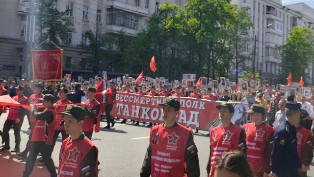 Акция «Бессмертный полк» прошла в Челябинске в очном формате - Новости Челябинска и Челябинской области - Курс Дела, 09.05.2025