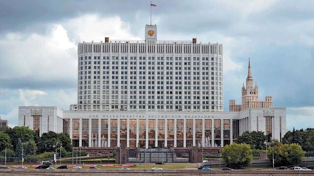 Дом Правительства впервые украсили в цвета Победы в мае - RostovGazeta, 09.05.2025
