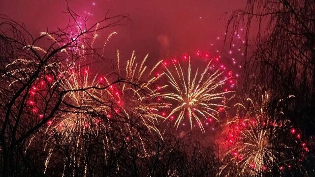 В Нижнем Тагиле прогремел салют в честь Дня Победы - Новости Нижнего Тагила и Свердловской области - TagilCity, 10.05.2025