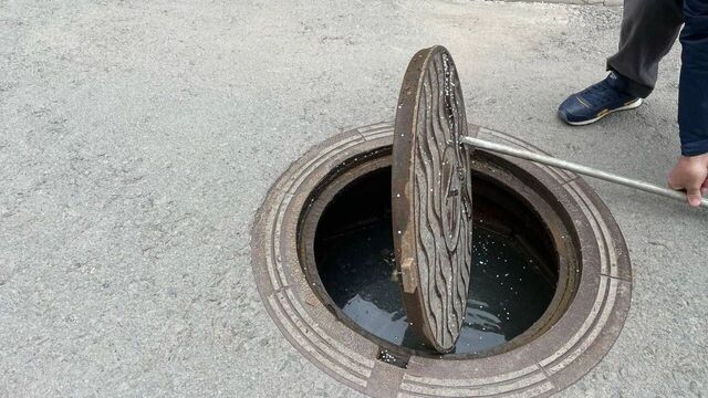 Канализационные воды затопили подвалы домов на Орской в Ростове - RostovGazeta, 10.05.2025