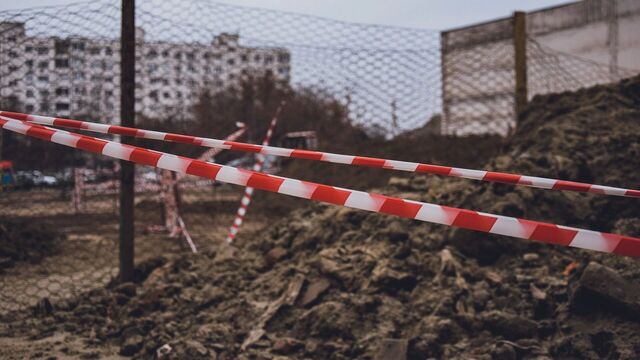 Асфальт провалился под машиной на Западном в Ростове - RostovGazeta, 18.05.2025
