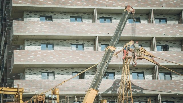 «Крылатыми качелями» из строительного крана заинтересовалась прокуратура Приморья - Восток-Медиа, 19.05.2025