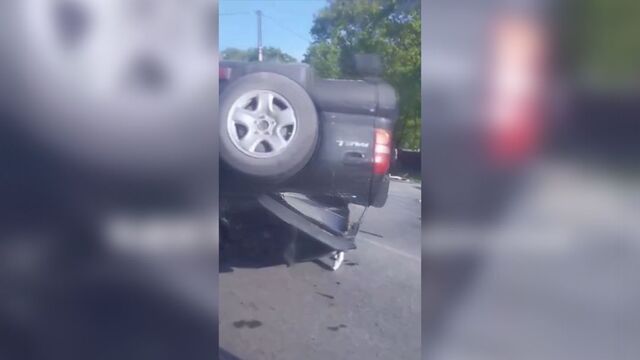 Один автомобиль перевернулся, другой улетел с дороги в Приморье — фото - Восток-Медиа, 23.05.2025