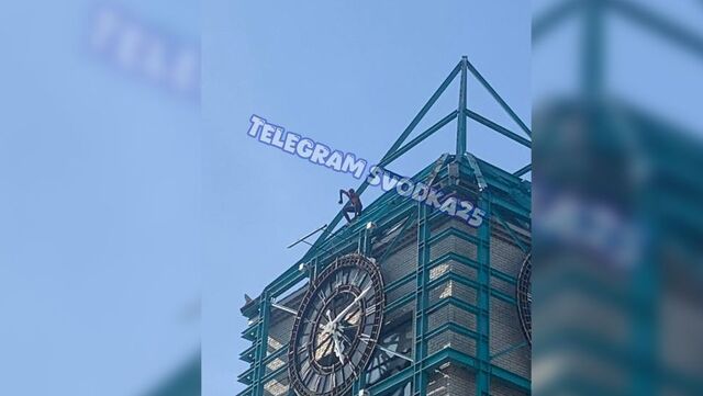 Человек-паук «оккупировал» высотку в центре Владивостока — видео - Восток-Медиа, 13.06.2025
