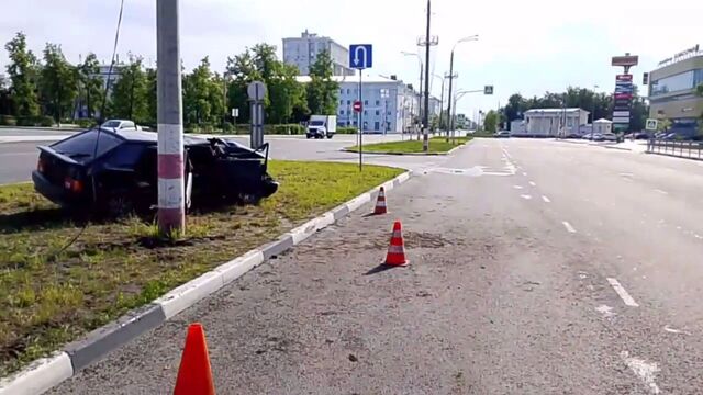 4 человека на ВАЗ-2104 врезались в столб на площади Дзержинского в Дзержинске - Новости Нижнего Новгорода и Нижегородской области - NewsNN, 14.06.2025