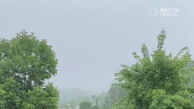 Мощный ливень обрушился на пригород Владивостока - Восток-Медиа, 17.06.2025