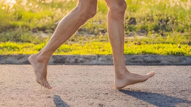 Голый марафон устроил мужчина в Хабаровске - Transsibinfo, 21.06.2025