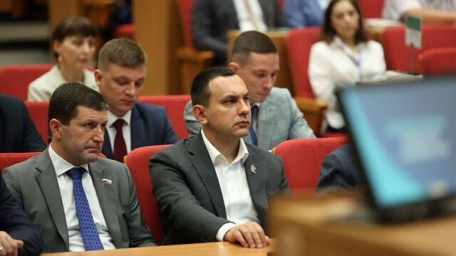 Максим Иванов: За решением о повышении зарплат бюджетникам стоит большая работа - Восток-Медиа, 01.07.2025