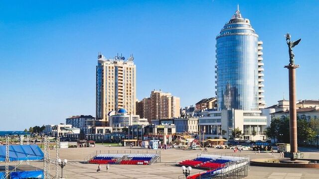 Нагрузка на дороги Новороссийска летом в 12 раз выше нормы - kubanpress.ru, 02.07.2025