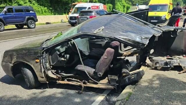 Страшная авария на сочинской трассе: «Приору» порвало о столб - kubanpress.ru, 02.07.2025
