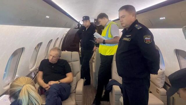 ФСБ задержала Константина Струкова прямо в собственном самолете ФСБ задержала Константина Струкова прямо в собственном самолете - Новости Челябинска и Челябинской области - Курс Дела, 05.07.2025