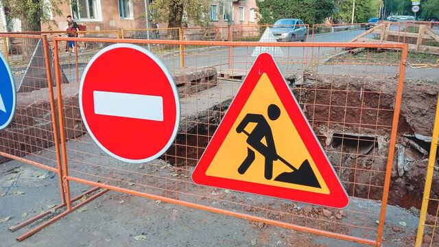 В центре Челябинска перекрыли движение транспорта возле Алого поля - Новости Челябинска и Челябинской области - Курс Дела, 05.07.2025