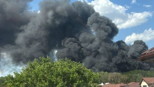Роспотребнадзор проверяет воздух на загрязнения из-за пожара на Орской в Ростове Роспотребнадзор проверяет воздух на загрязнения из-за пожара на Орской в Ростове - RostovGazeta, 08.07.2025