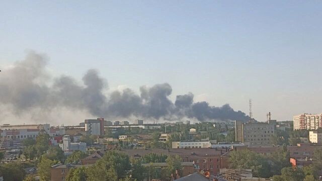 Площадь пожара в Ростове на складе с техникой достигла 15 тысячи квадратов - RostovGazeta, 08.07.2025