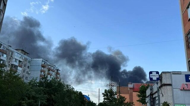 Жители Ростова жалуются на запах горящего пластика из-за пожара на Орской - RostovGazeta, 08.07.2025