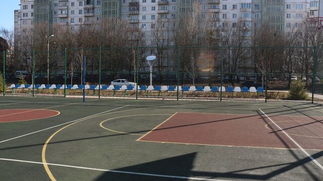 Жители Владивостока могут заниматься спортом на пришкольных стадионах - Восток-Медиа, 11.07.2025