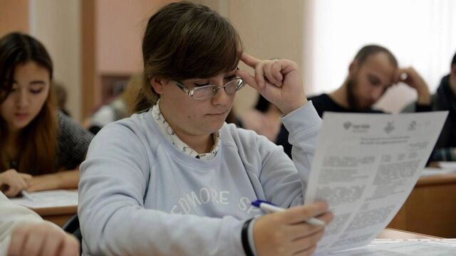 Пять выпускников из Челябинской области пересдали ЕГЭ на 100 баллов - Новости Челябинска и Челябинской области - Курс Дела, 12.07.2025