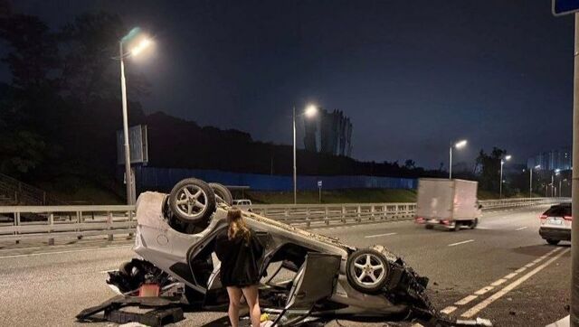 Во Владивостоке водитель Prius чудом уцелел после столкновения со столбом - Восток-Медиа, 19.07.2025